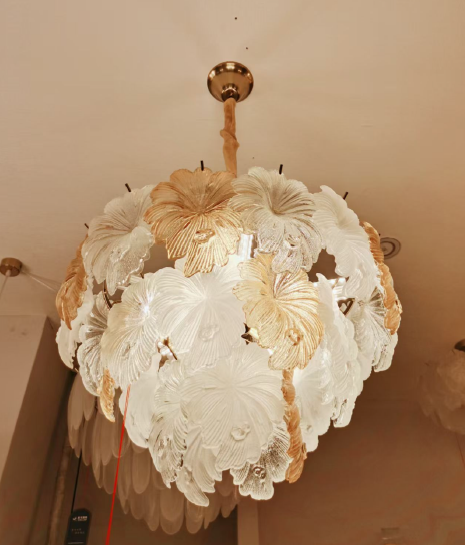 Tidbit leaf hanging light